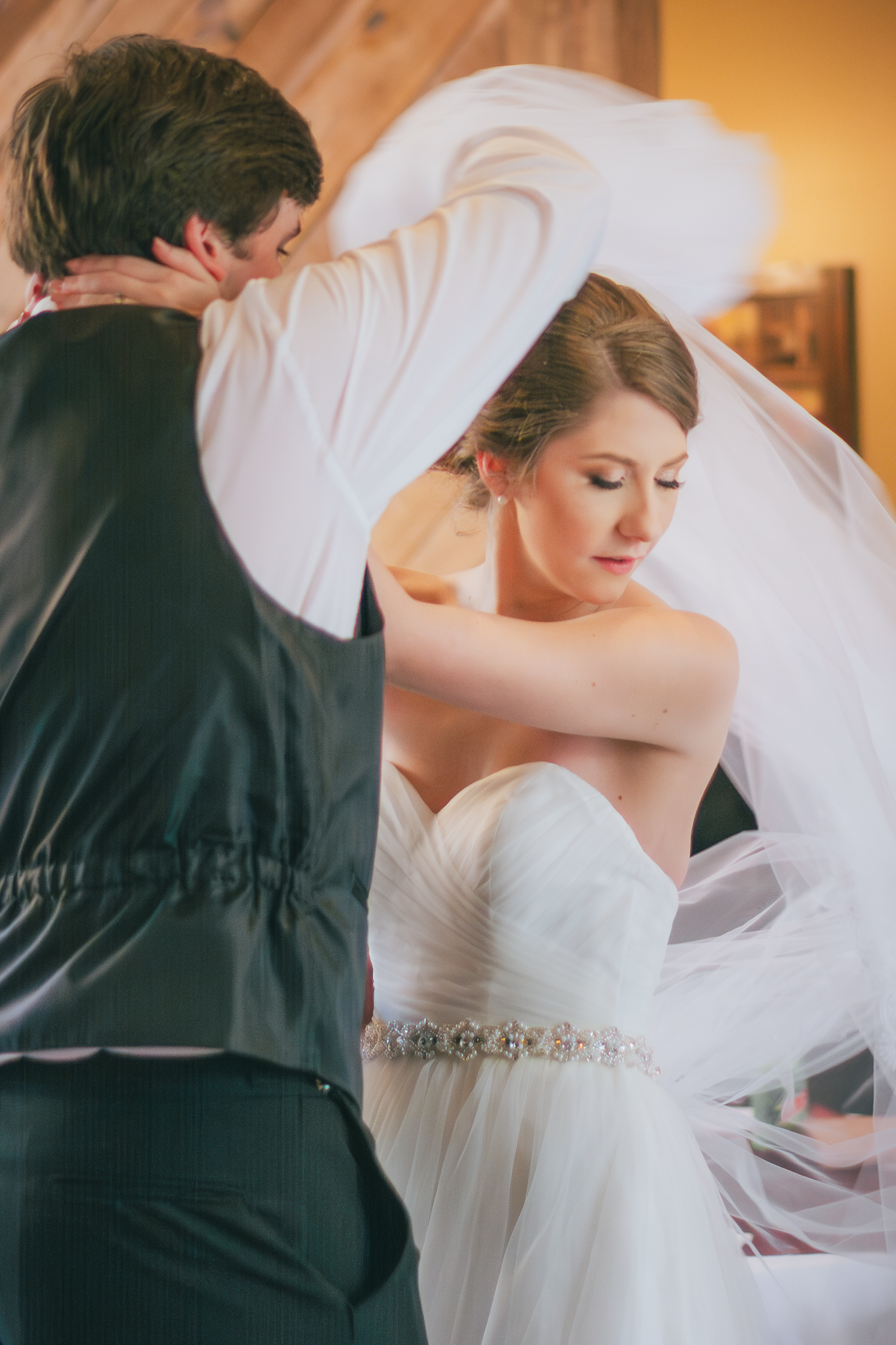 Photo bride and groom during first dance